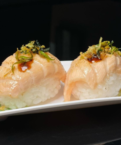 Niguiri de Salmão Maçaricado